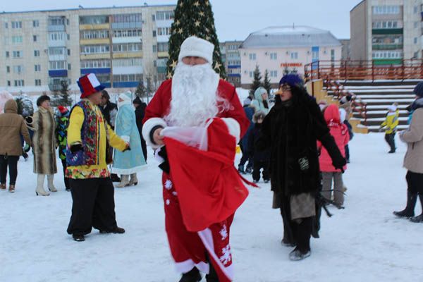 Лениногорскида 11нче ТОСС үзәк чыршы янында бәйрәм уздырды (ФОТОлар)