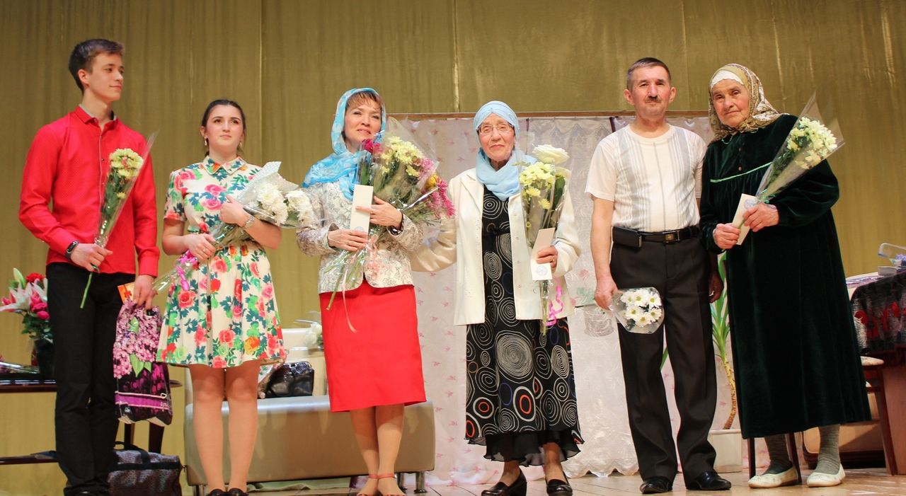 Лениногорскиның халык театры яңа спектакль күрсәтте (ФОТОлар)