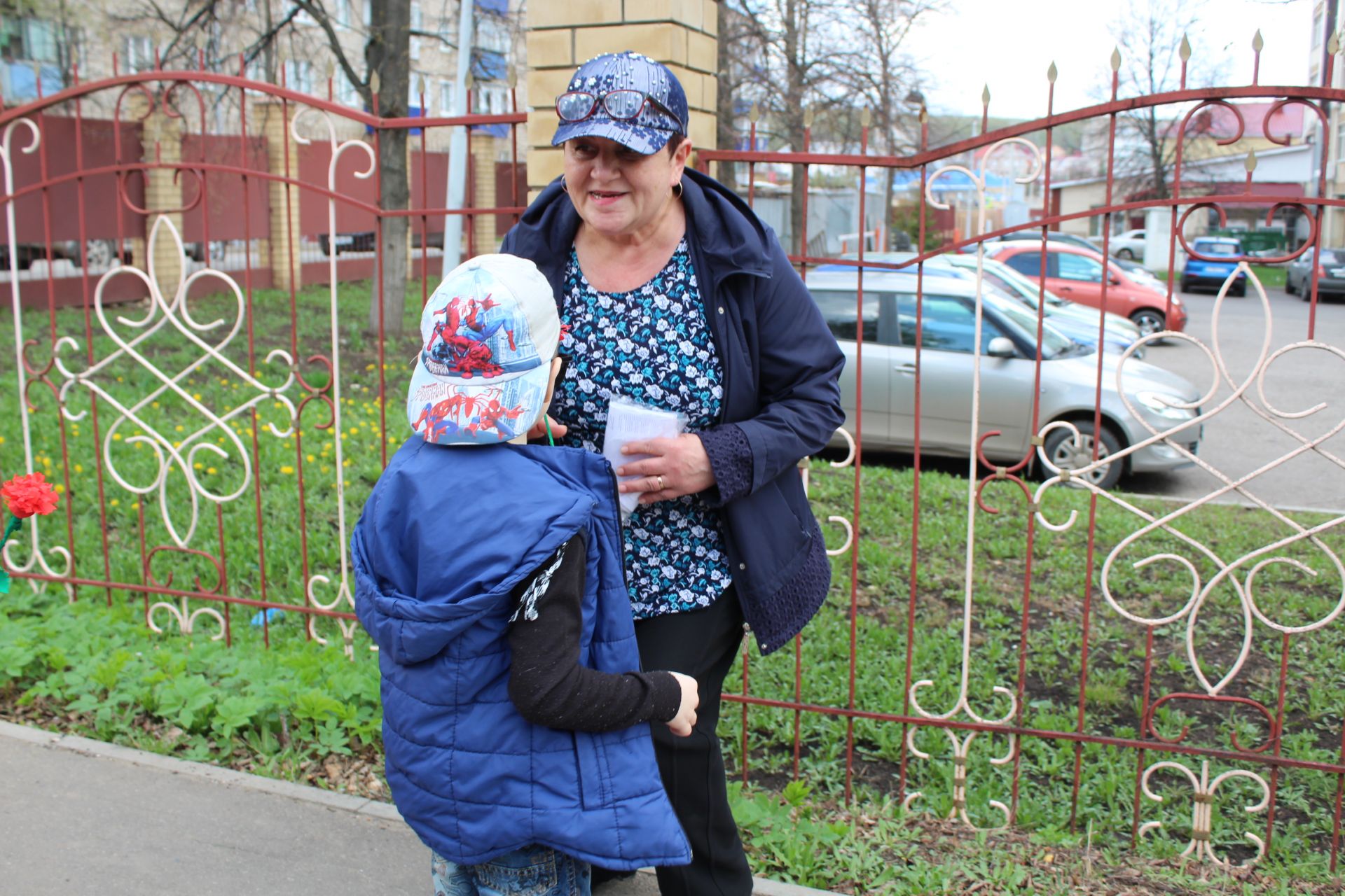 Лениногорскилыларны 16 нчы балалар бакчасында тәрбияләнүчеләр Җиңү бәйрәме белән котлады (Фотолар)