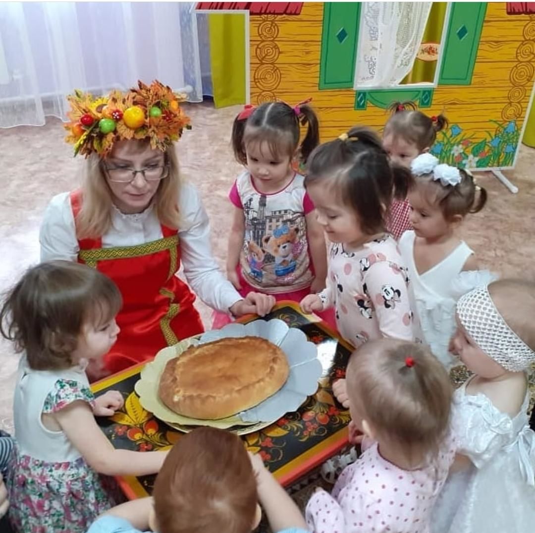 Лениногорскиның 24 нче балалар бакчасында  эштән дә, аштан да тәм табарга өйрәтәләр