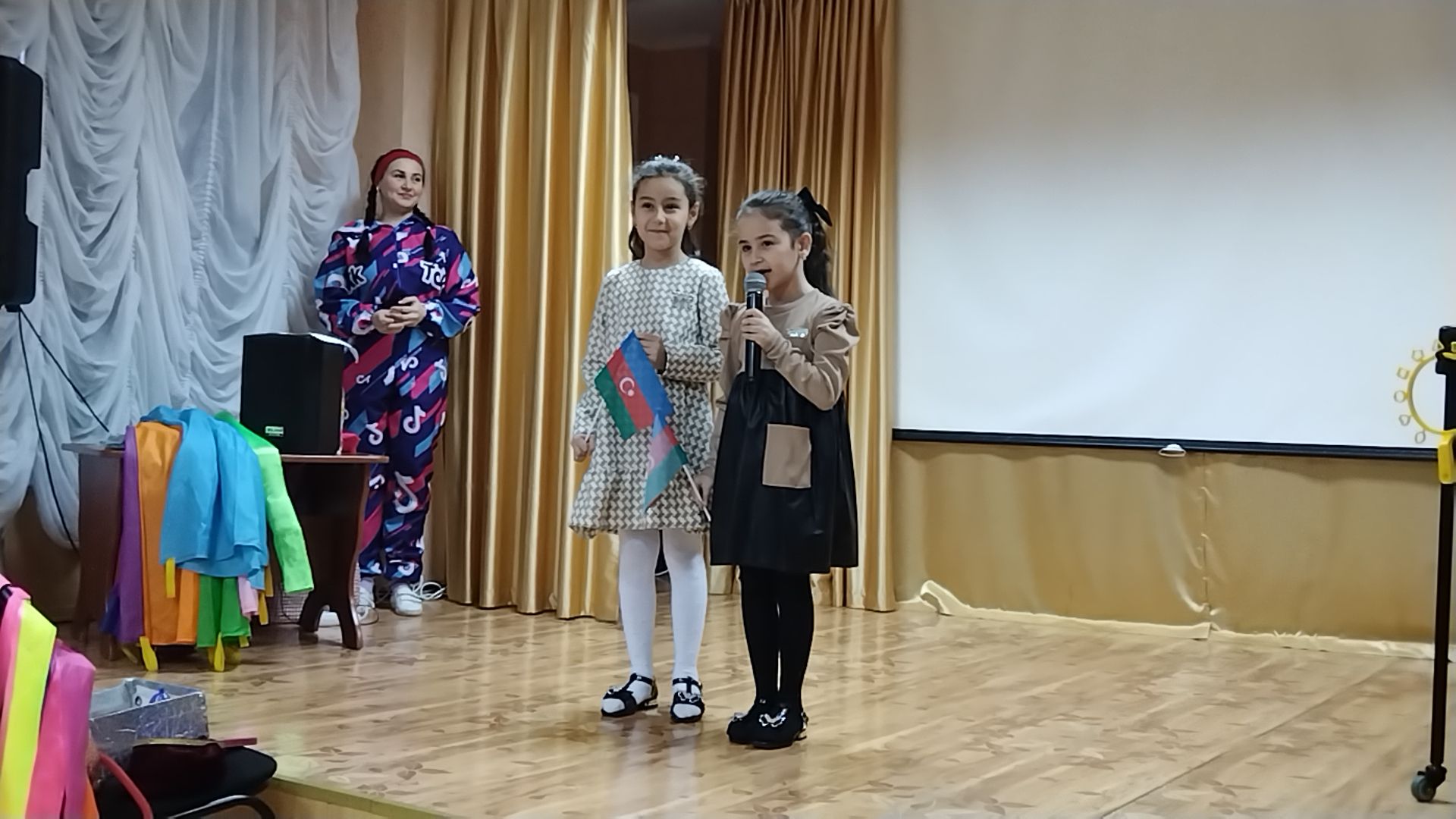 Балалар йортында Әзербайҗан флагы көне үтте (+фотолар)