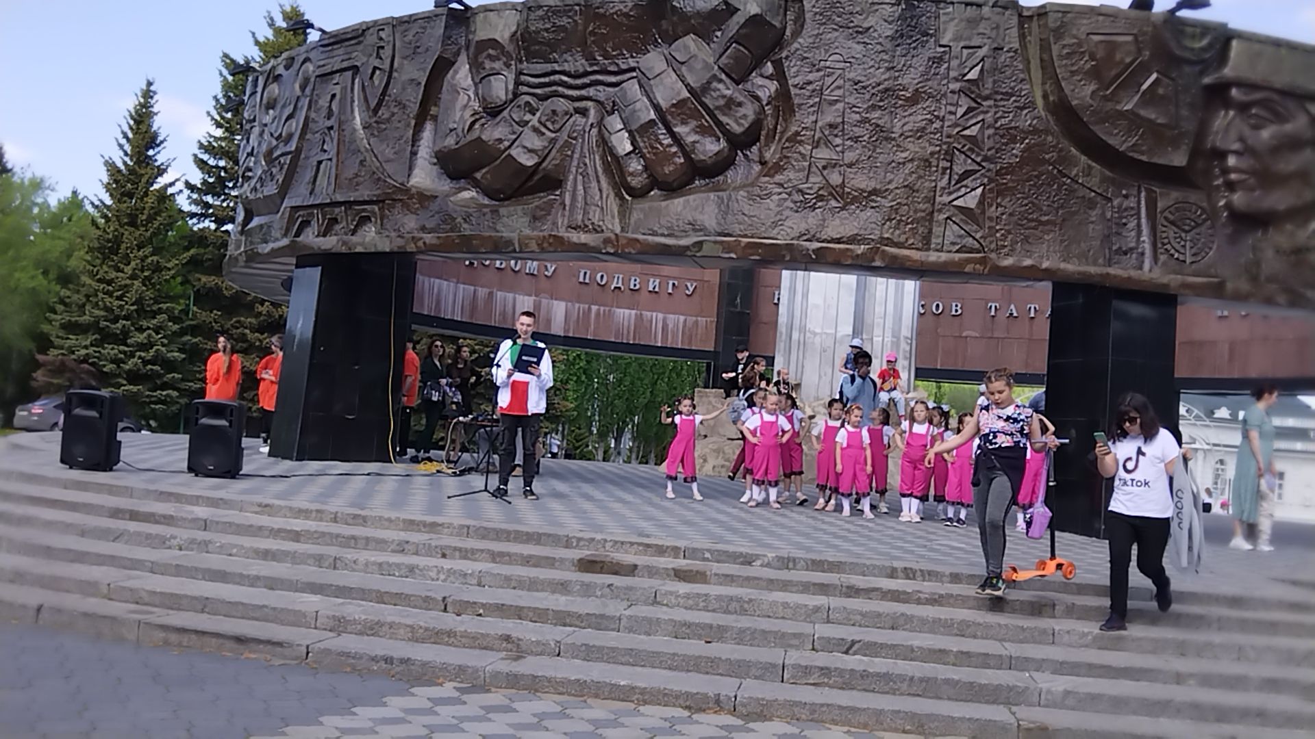 Лениногорскида Халыкара балаларны яклау көненнән фоторепортаж