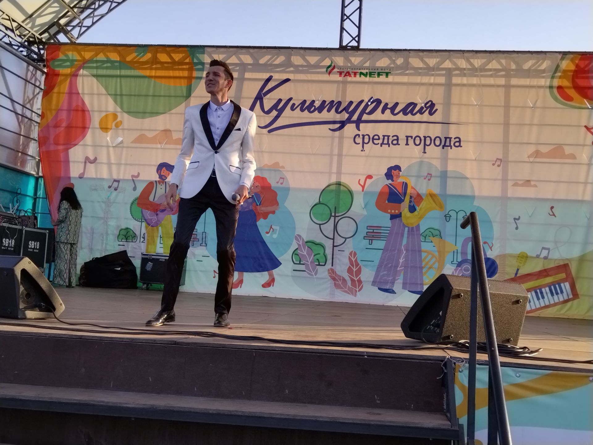 "Юбилейный" паркында Гөлнара Габидуллина концерты булды (фоторепортаж)