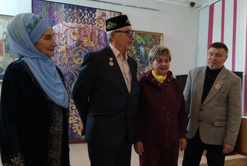 Лениногорскиның Туган якны өйрәнү музеенда рәссам Мөдәррис Минһаҗевның күргәзмәсе ачылды (+фотолар)