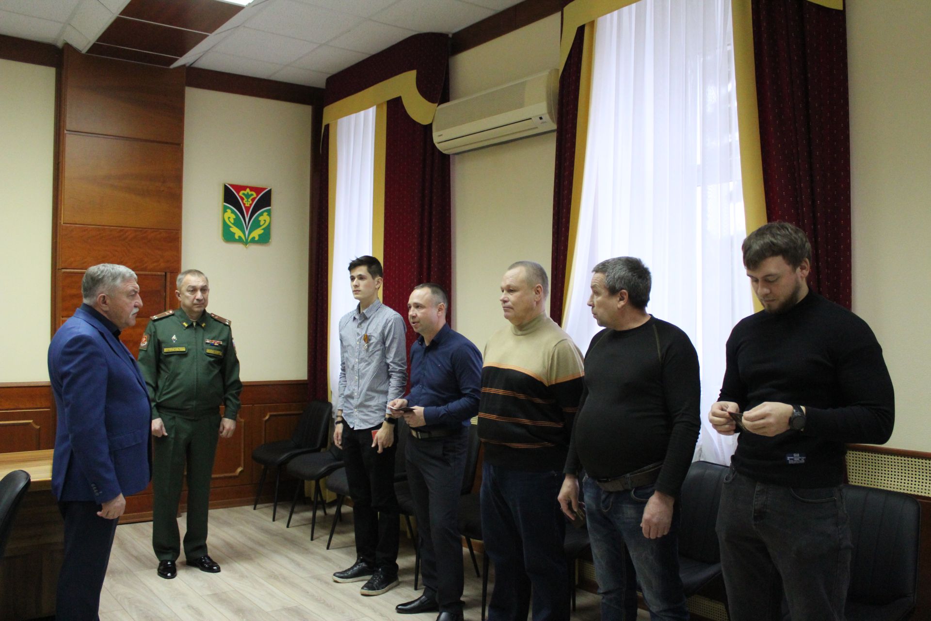Лениногорскилыларга “Хәрби батырлык өчен” медале һәм хәрби хәрәкәтләр ветераны таныклыклары тапшырылды (+фотолар)