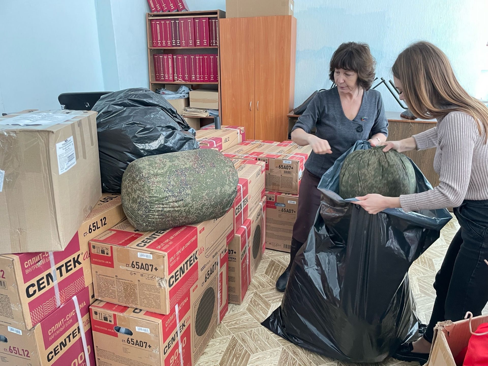 Район башлыгы Рәгать Хөсәенов җитәкчелегендә лениногорскилылар хәрбиләр янына хәрби операция зонасына киттеләр