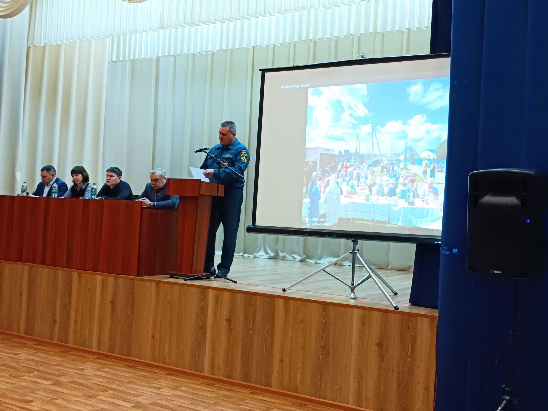 Лениногорскида микрорайон халкы автобус йөрмәүгә, тиешенчә урам утлары яктыртылмауга борчыла