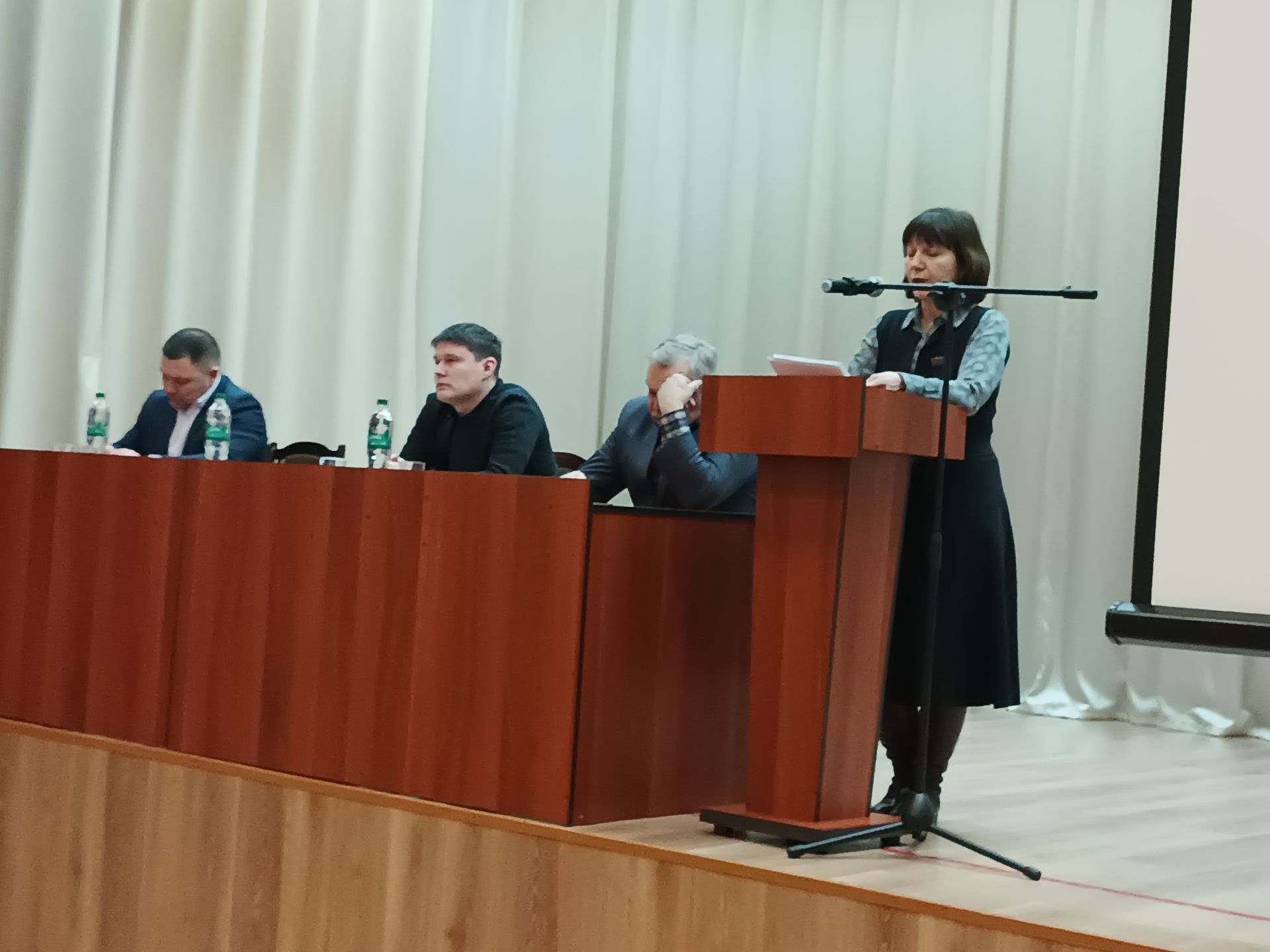 Лениногорскида микрорайон халкы автобус йөрмәүгә, тиешенчә урам утлары яктыртылмауга борчыла