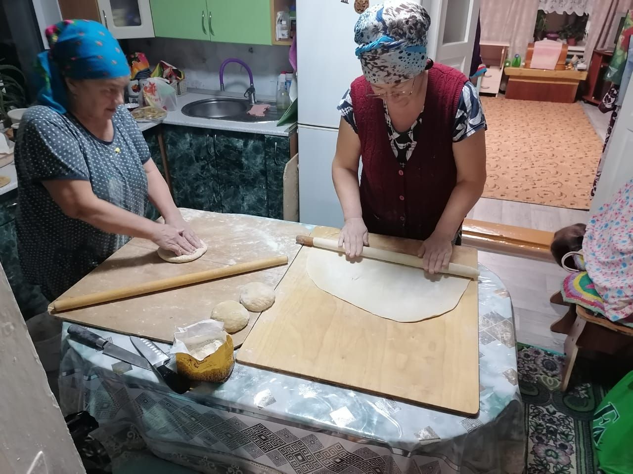 Сарабиккол авылы халкы махсус хәрби операциядәгеләргә гуманитар ярдәм әзерләүдә үзләреннән зур өлеш кертә (+фотолар)