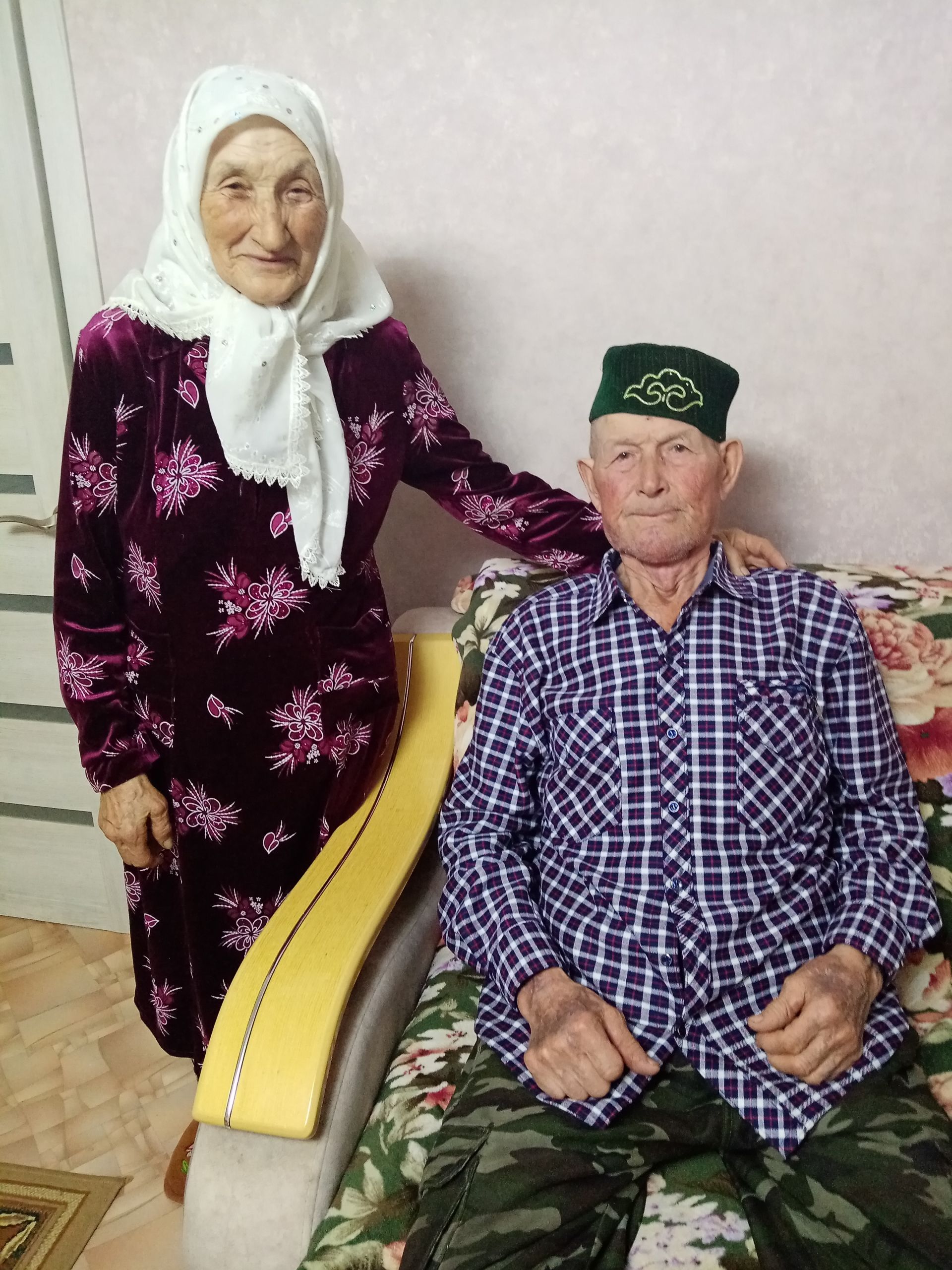 Гарифуллиннар бер-берсен балачактан белеп, тормышны итүне бергә башлыйлар