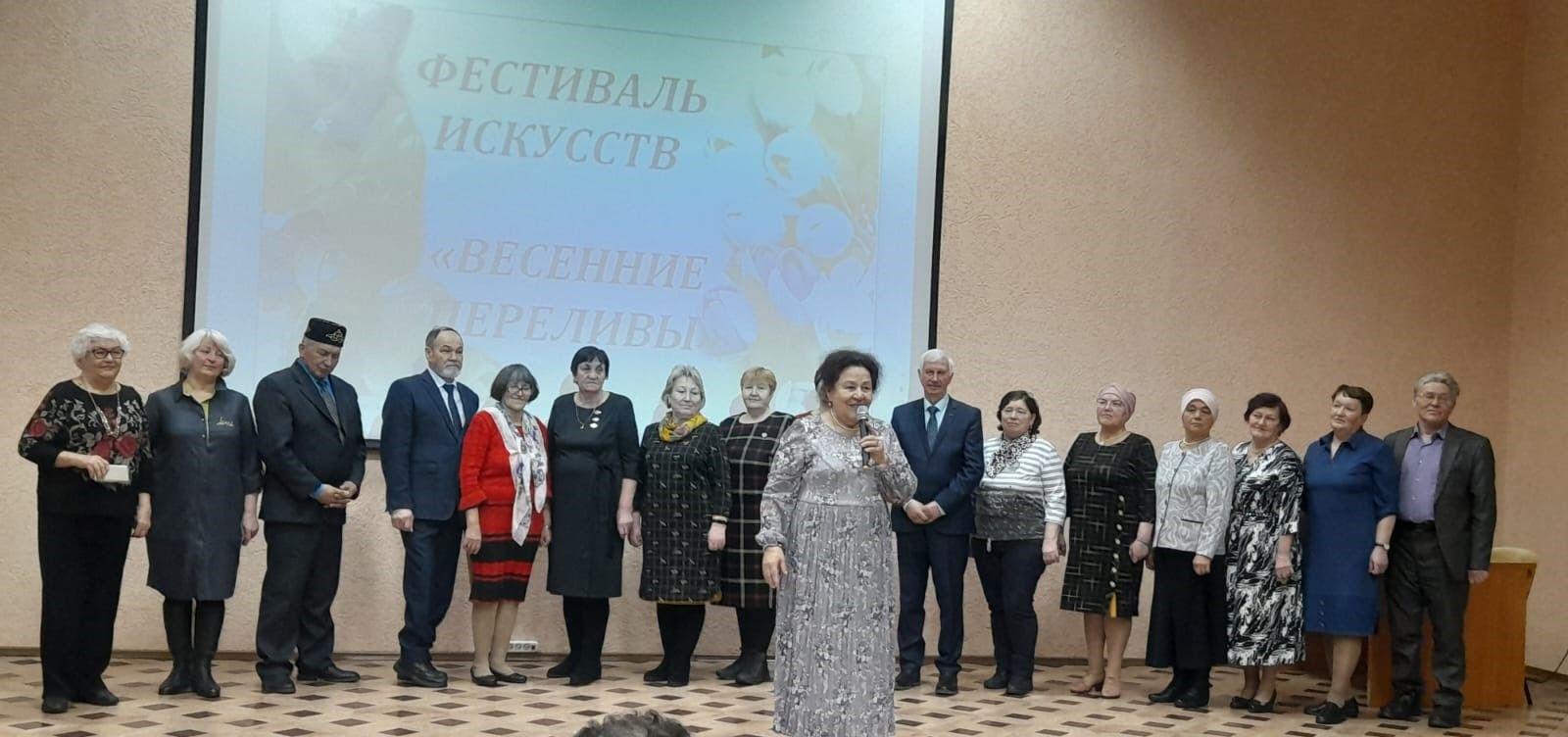 Лениногорск мәгариф ветераннары сәнгать фестивалендә осталыкларын күрсәтте