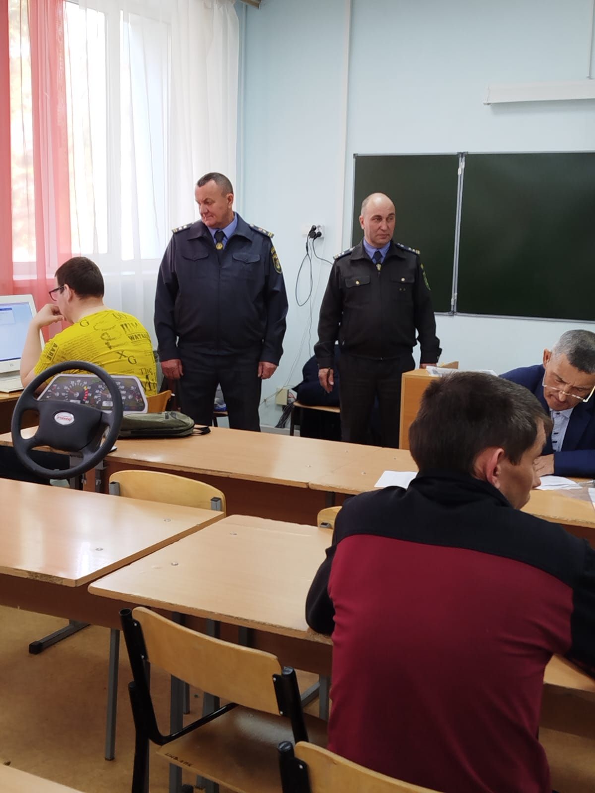 Лениногорскида тракторчы-машинистка имтихан тапшырдылар