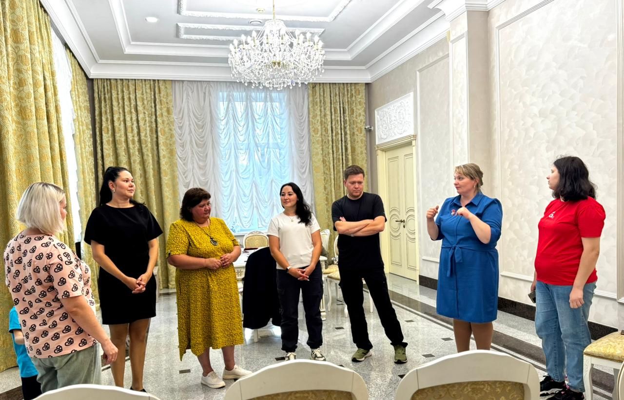 Лениногорск ЗАГС бүлегендә ата-аналар кунакханәсендә акция үтте