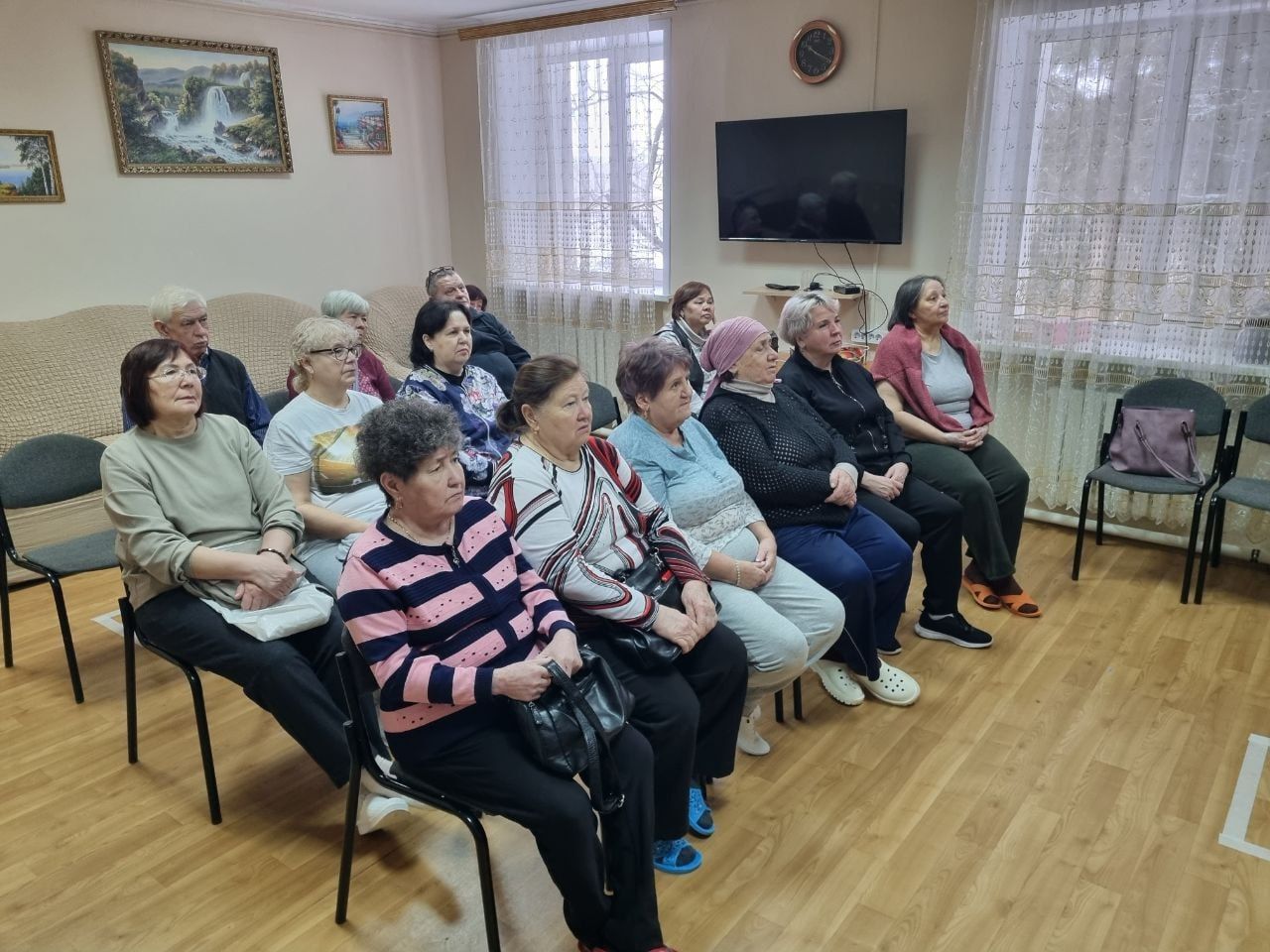 Лениногорск автоинспекциясе хезмәткәрләре өлкәннәр белән иминлек дәресе уздырды