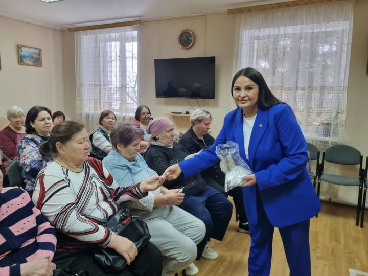 Лениногорск автоинспекциясе хезмәткәрләре өлкәннәр белән иминлек дәресе уздырды