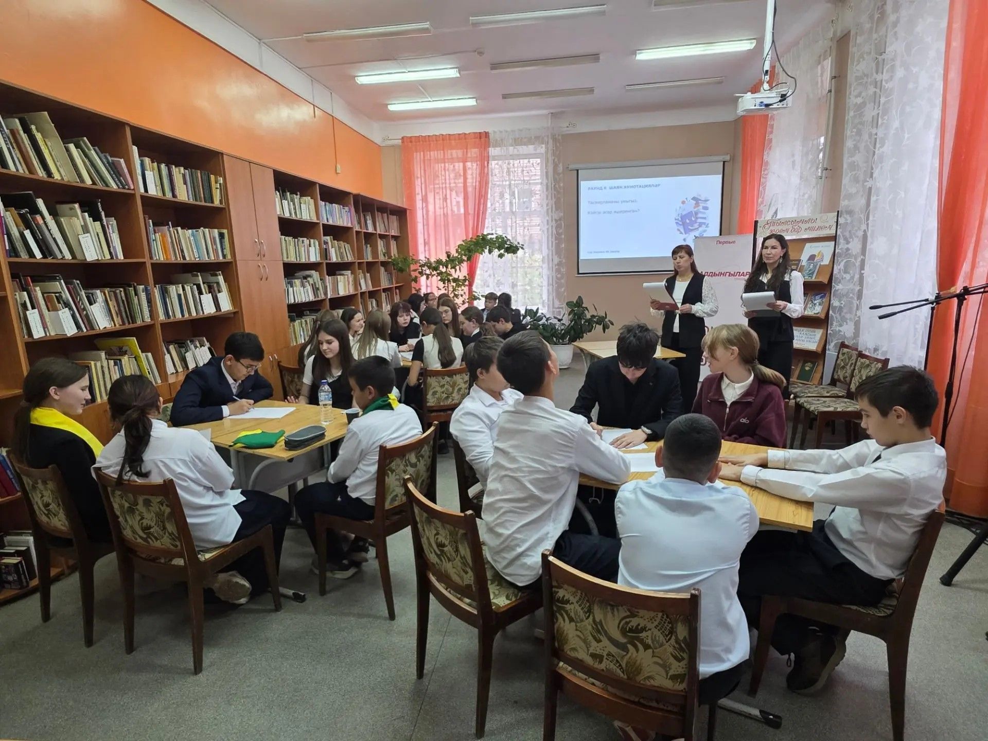 Лениногорскида Үзәк китапханәдә «Китап җаны» әдәби квиз үтте