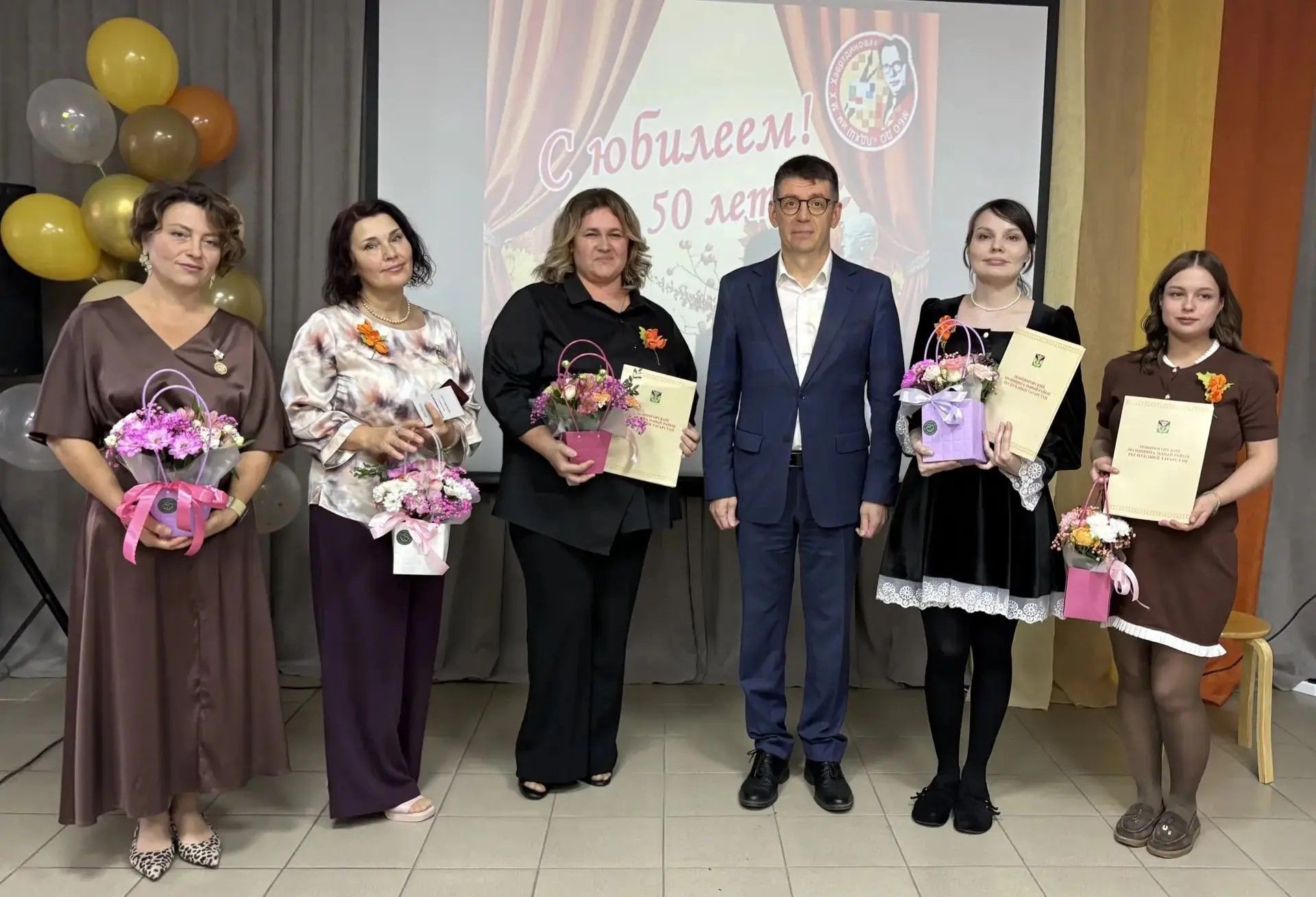 Лениногорск балалар рәсем сәнгате мәктәбе ярты гасырлык юбилеен билгеләп узды