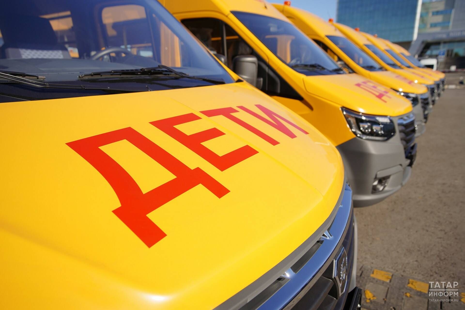 Рөстәм Миңнеханов Татарстан мәктәпләренә 59 автобус тапшырды