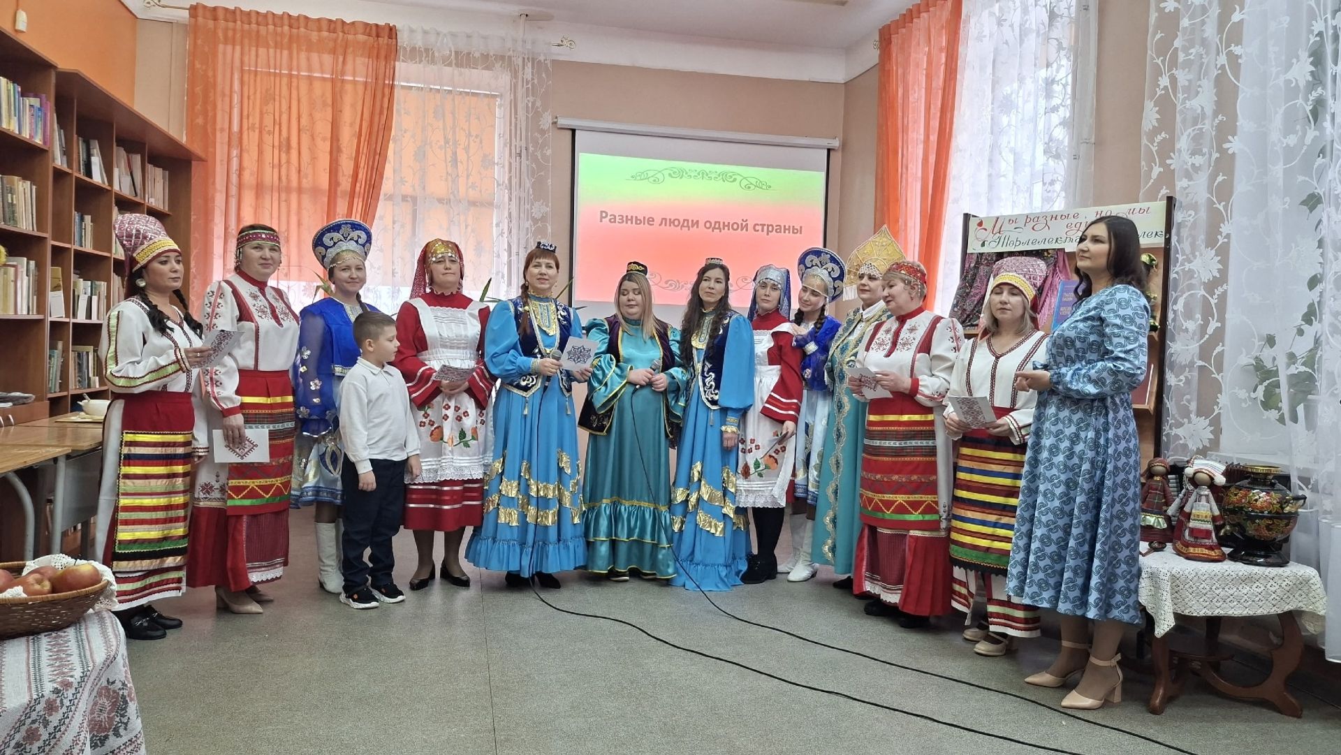 Лениногорскиның Г.Тукай исемендәге үзәк китапханәсендә  Халыклар бердәмлеге елын ачтылар