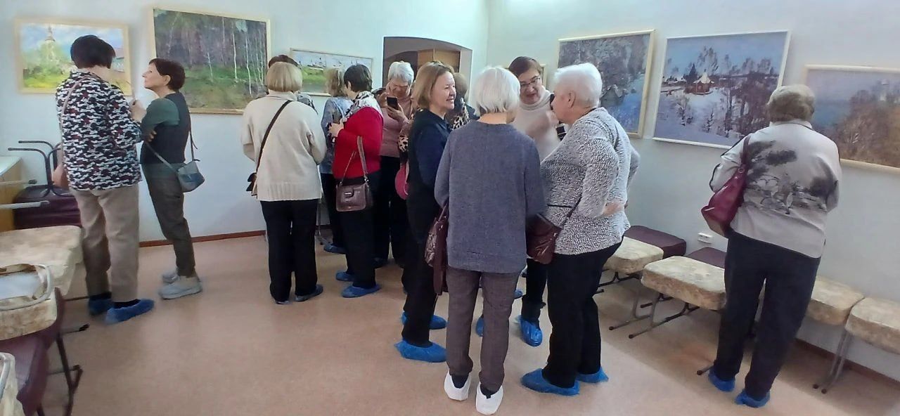 Лениногорскиның олы яшьтәгеләре рәссам Олег Кульпинның күргәзмәсендә булдылар