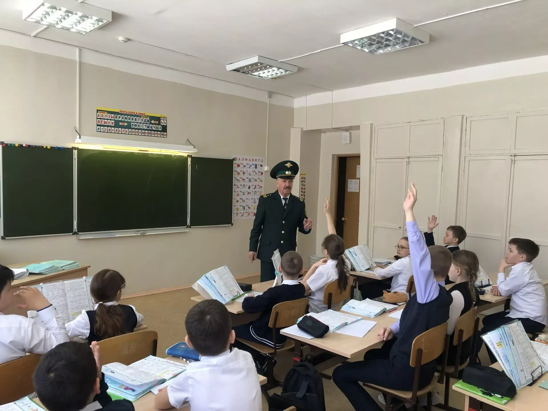 Шөгер мәктәбе укучыларына табигатьне саклауга өлеш кертә алулары турында сөйләделәр