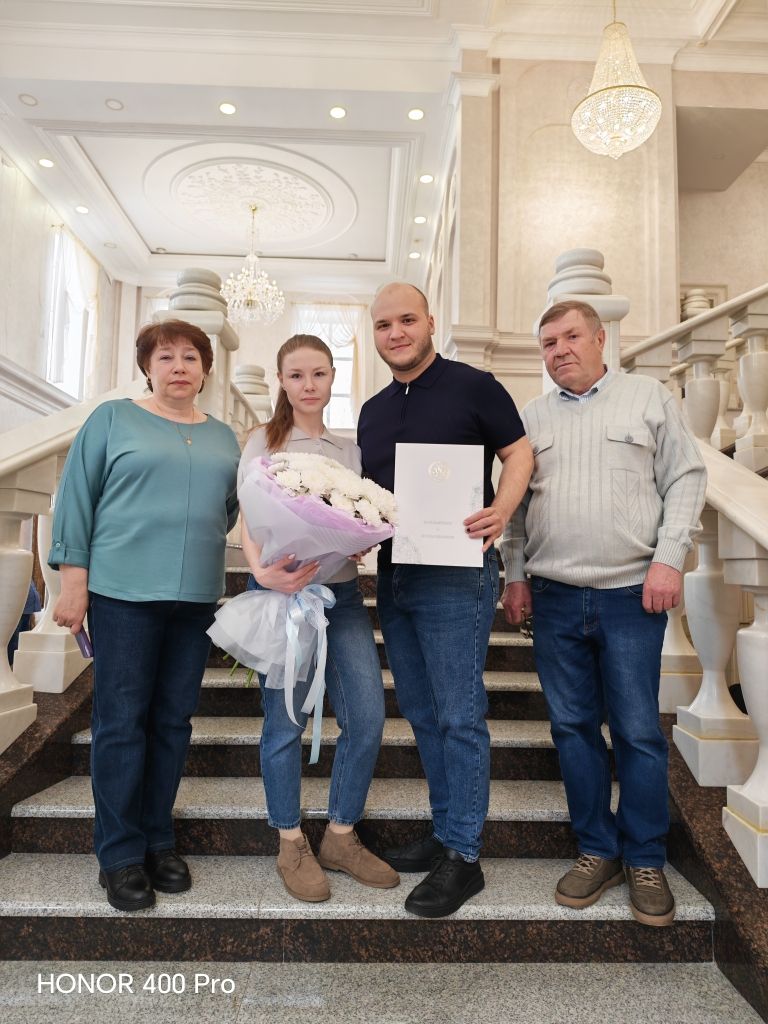 Лениногорск ЗАГС бүлегендә илебезнең төрле почмакларыннан никахларын теркәделәр