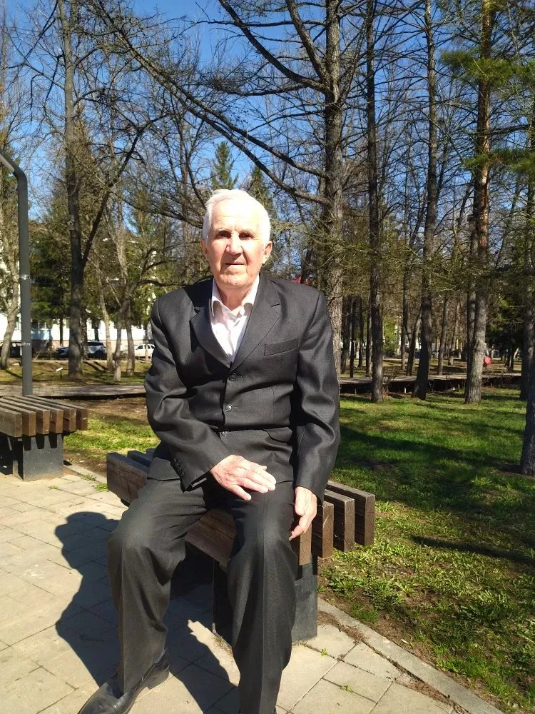 Мөгаллим Ирек Мансурович Вәлиев турында укучылары “ул үз фәнен һәм безне яратып укытты”, диләр