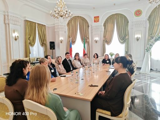 Лениногорск ЗАГС бүлегендә бәби көтүче әниләр белән очрашу үтте