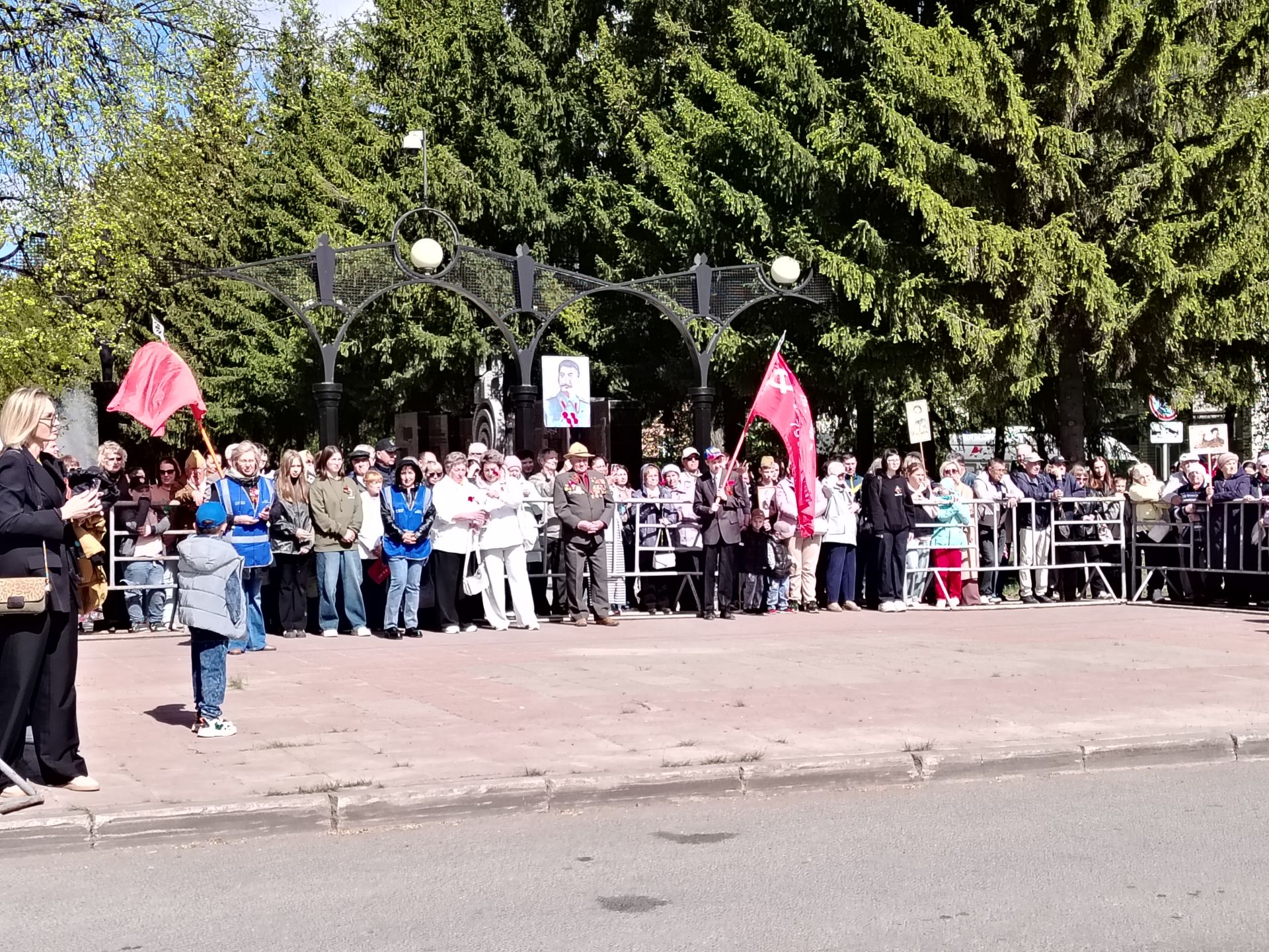 Лениногорскилылар Бөек Ватан сугышында һәлак булганнарны искә алдылар (+ фотолар)