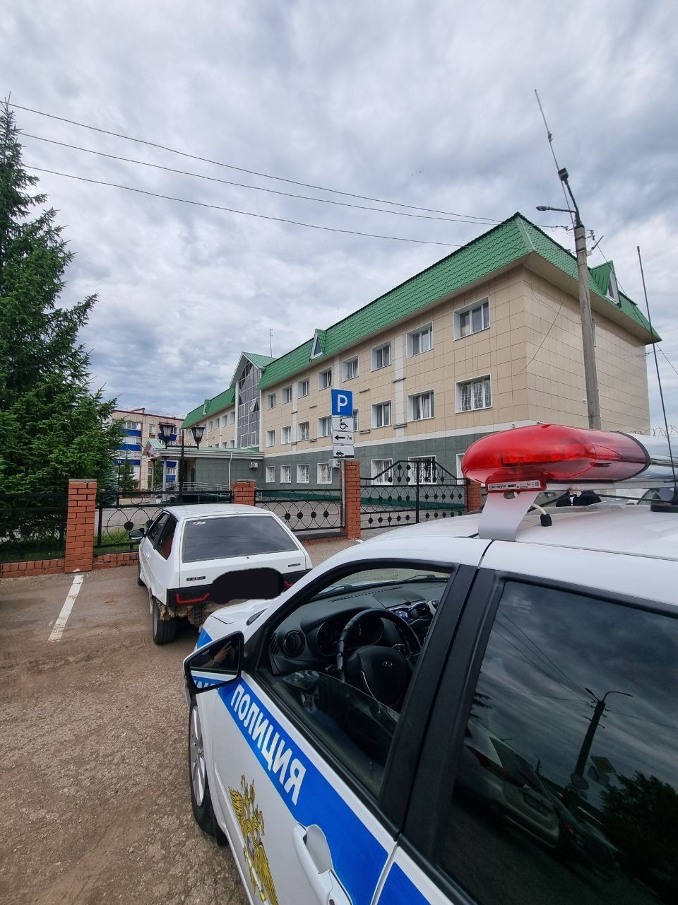 Лениногорск шоферы инвалидлар өчен билгеләнгән урынга машинасын куйган өчен штраф түләячәк