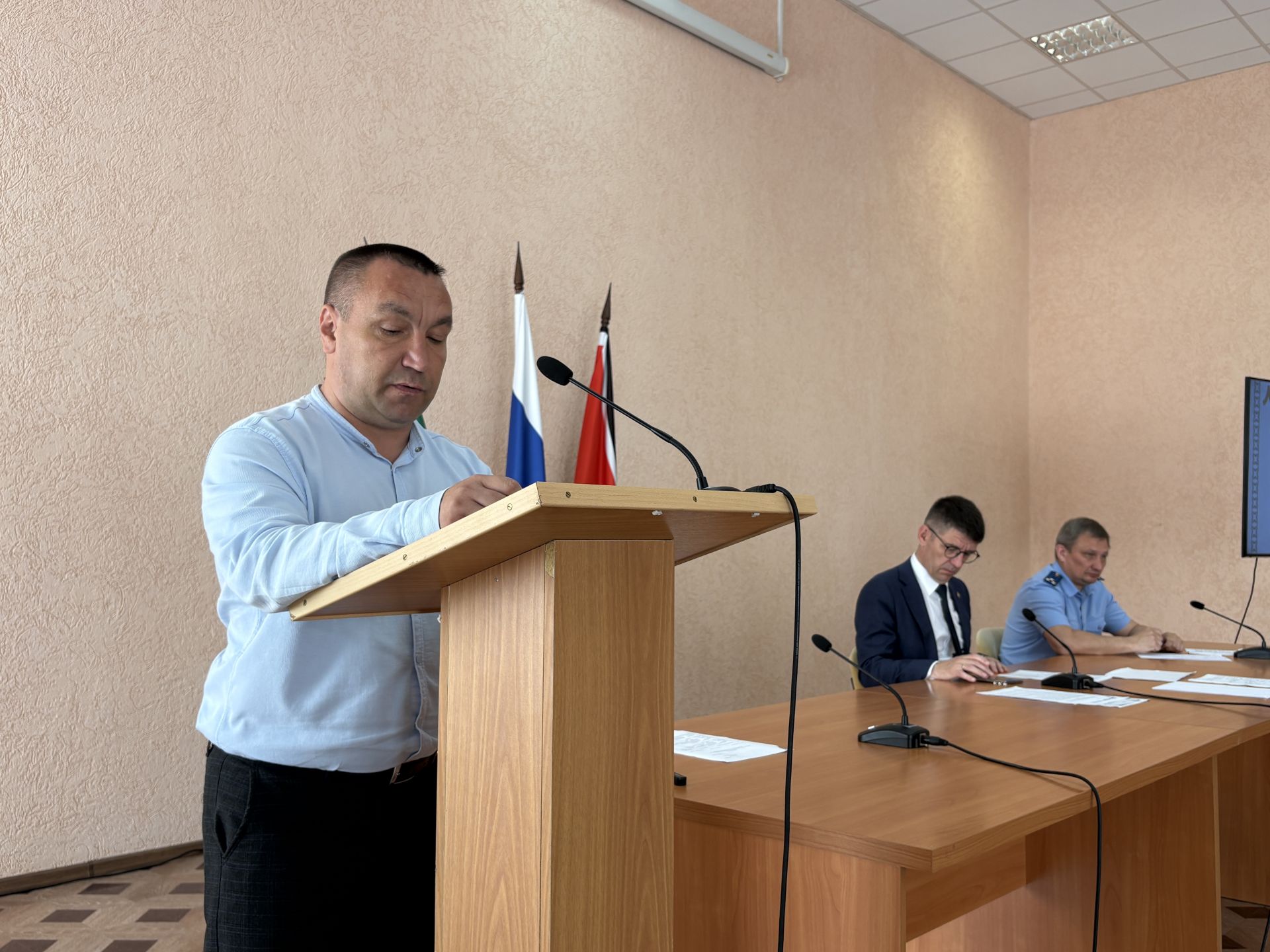 Лениногорскида террорчылык һәм экстремизм идеологиясеннән яклау өчен эш алымнары турында сөйләштеләр