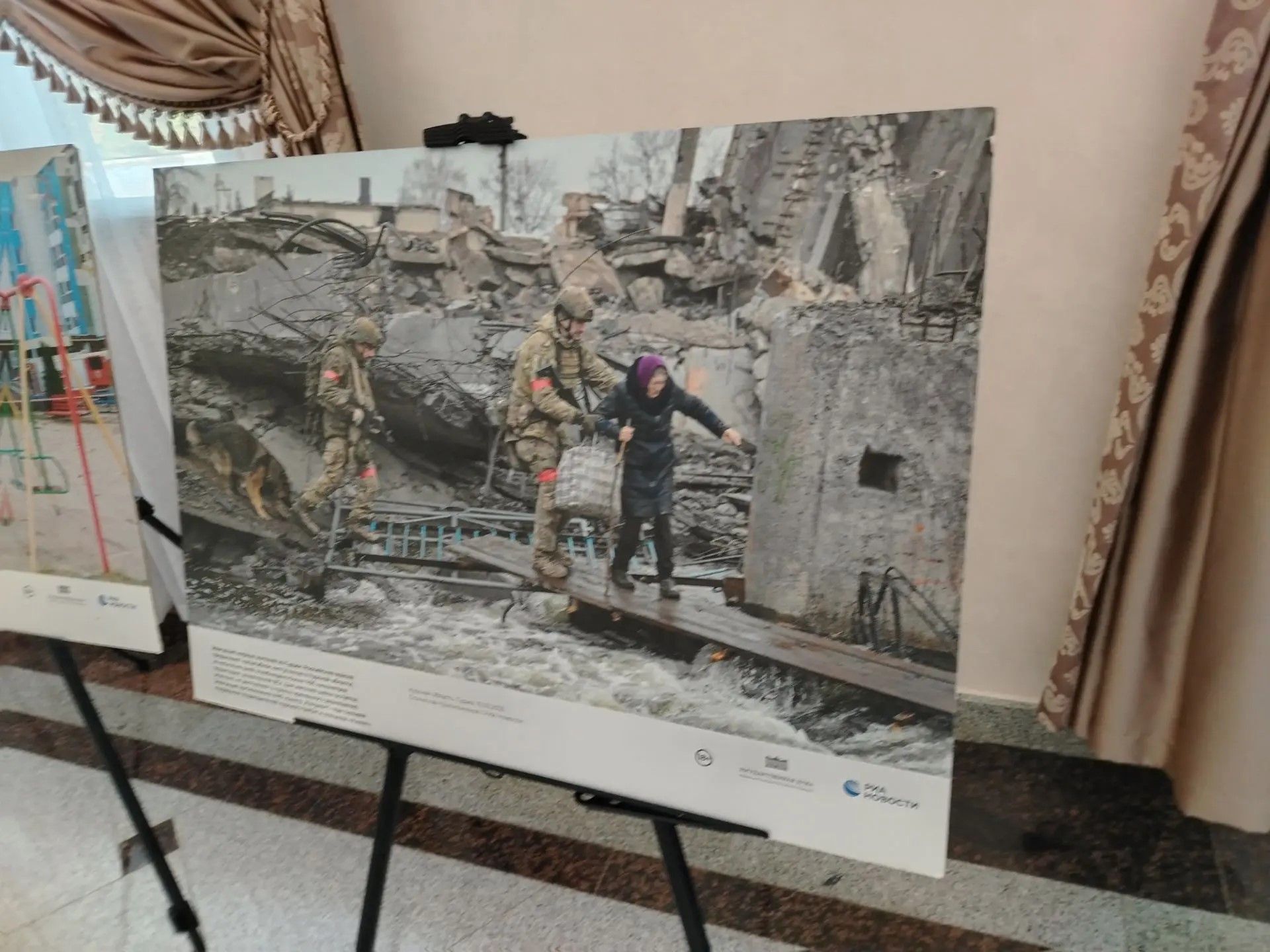 Лениногорскида «Украина неонацист режимы терроры хроникасы» фотокүргәзмәсе эшли