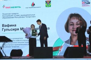 Лениногорскилылар бәйрәм көнендә хезмәтләре өчен дәүләт бүләкләре алды