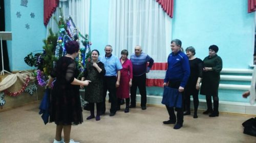 Сугышлы авылы үзенең юбилярларын котлады, аларга бәйрәм ясадылар