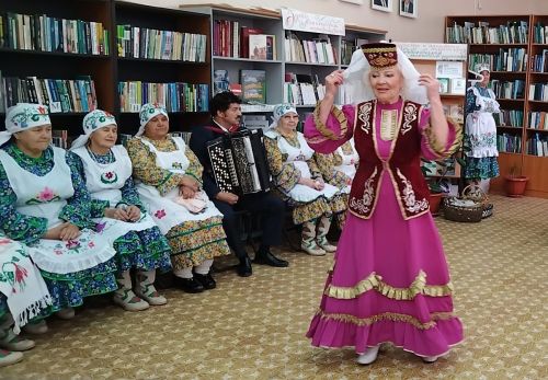 Үзәк китапханәдә «Канат сыдыру өмәсе» үткәрелде (+фотолар + видео)