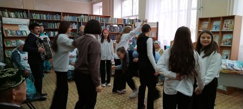 Үзәк китапханәдә «Канат сыдыру өмәсе» үткәрелде (+фотолар + видео)