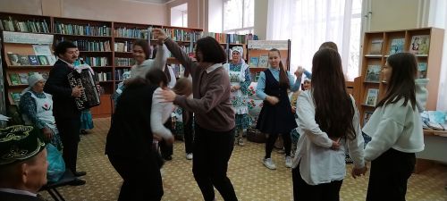 Үзәк китапханәдә «Канат сыдыру өмәсе» үткәрелде (+фотолар + видео)