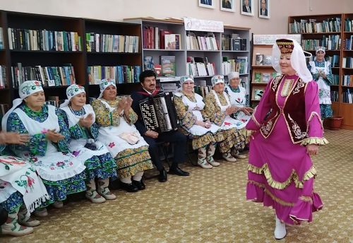 Үзәк китапханәдә «Канат сыдыру өмәсе» үткәрелде (+фотолар + видео)
