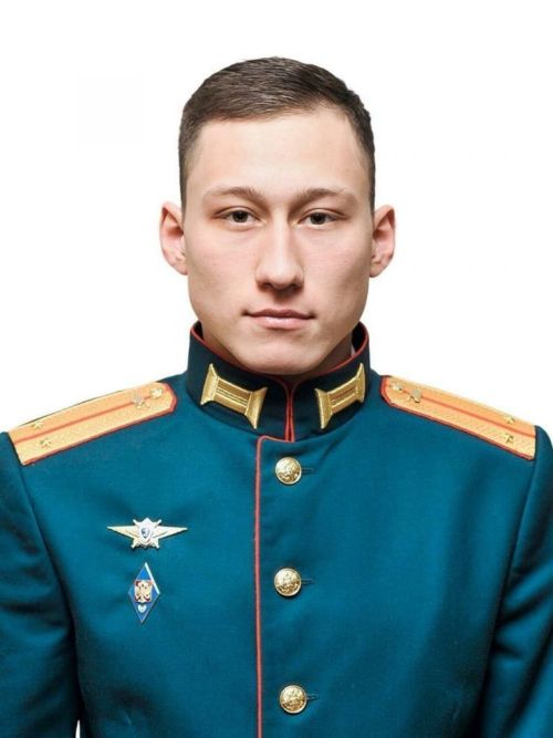 Шәһәребезнең 6нчы мәктәбе үз чыгарылыш укучысы - Россия Герое Дамир Исламов белән горурлана