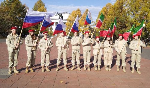 Лениногорскиның Үзәк мәйданында «Все СВОИ» марафоны уңаеннан акция үткәрелде (+фото һәм видео)