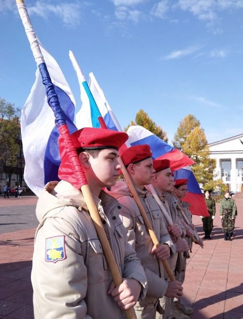 Лениногорскиның Үзәк мәйданында «Все СВОИ» марафоны уңаеннан акция үткәрелде (+фото һәм видео)