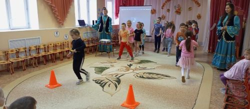 Лениногорскиның «Кояшкай» балалар бакчасында «Тылсымлы көзге» әдәби калейдоскоп үткәрелде (+фотолар)
