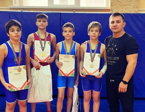 Лениногорскилылар грек-рим көрәшендә җиңүләр яулап кайтты