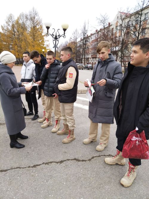 Лениногорскида Татарстан Конституциясе көне уңаеннан ленталар тараттылар (+фотолар)