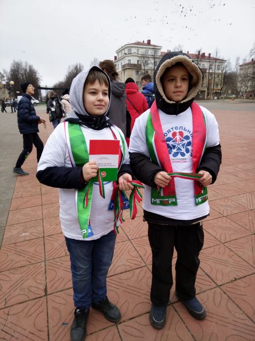 Лениногорскида Татарстан Конституциясе көне уңаеннан ленталар тараттылар (+фотолар)