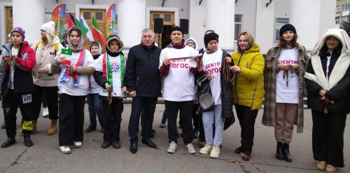 Лениногорскида Татарстан Конституциясе көне уңаеннан ленталар тараттылар (+фотолар)