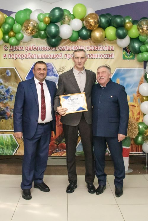Лениногорск районының аграр хезмәтчәннәре бүләкләнде, үз эшләренә нәтиҗә ясадылар (+ фотолар)
