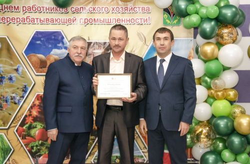 Лениногорск районының аграр хезмәтчәннәре бүләкләнде, үз эшләренә нәтиҗә ясадылар (+ фотолар)