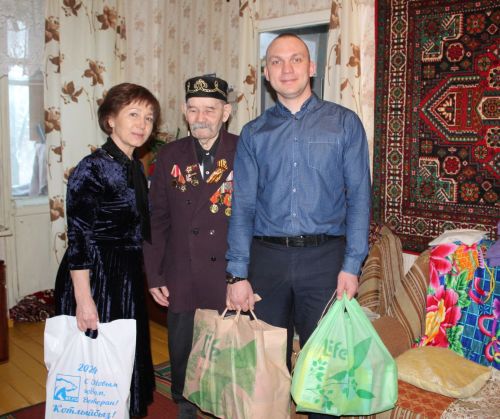 Лениногорскида «Яңа ел белән, ветеран» бөтенроссия акциясе кысаларында ветераннарны котладылар