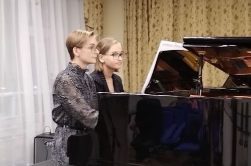 Лениногорск балалар музыка мәктәбендә төрле еллардагы чыгарылыш сыйныф укучылары белән очрашу үтте (фотолар)
